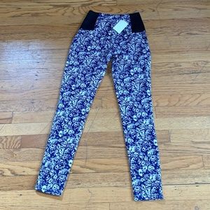 New Women’s Floral Full Length Leggings w/ Super Expanding Waistline Size Small